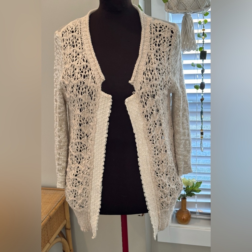 Bke Elegant Cream Open-Front cardigan Sweater size medium in good condition